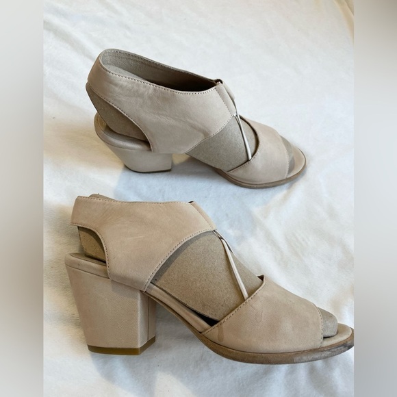 Eileen FISHER Leather Doe Earth Strappy Sandals - Picture 2 of 8